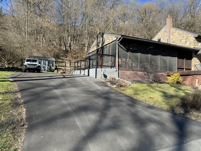 Building Photo - 312 Lehigh Dr