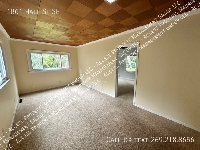Building Photo - SE Side 3 Bedroom Home by East GR