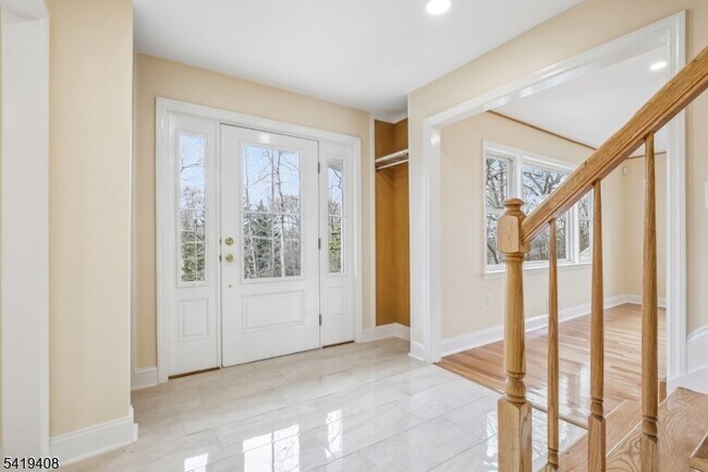 Building Photo - 215 Summit Ave