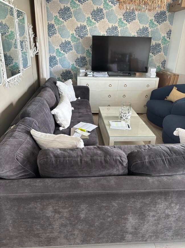 Building Photo - 1850 S Ocean Dr