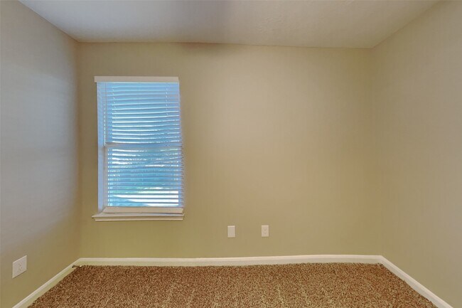 Building Photo - 7750 Shavano Ln