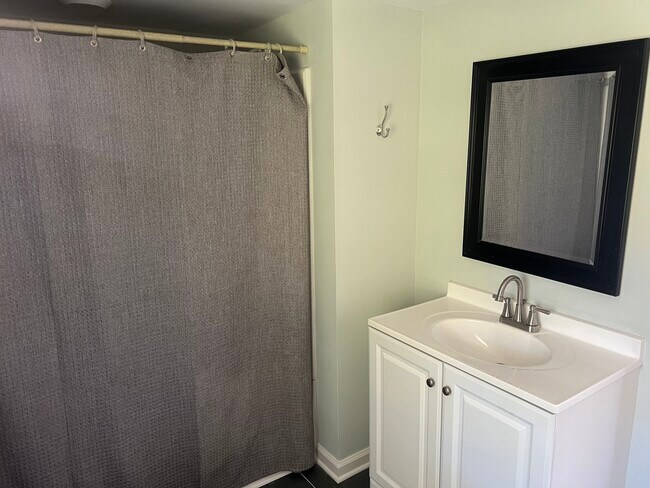 Building Photo - 12a Amherst Ave