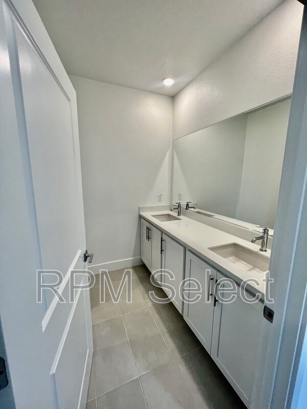Building Photo - 2604 Atascadero Dr