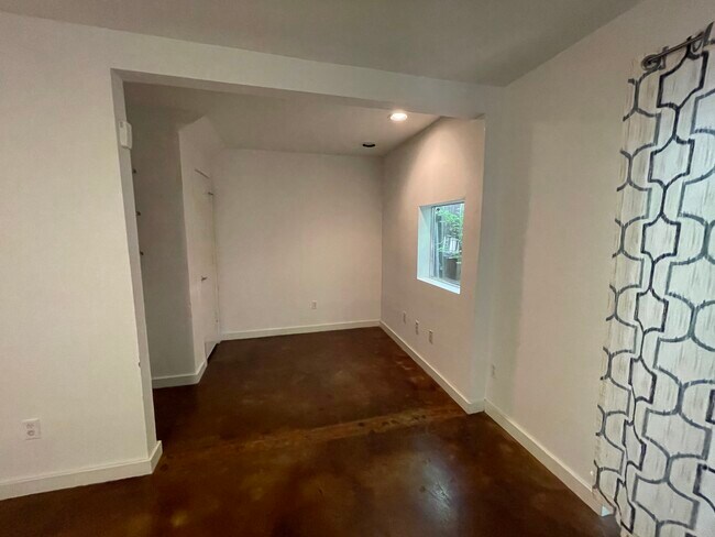 Study area connected to 2nd bedroom - 2715 Chenevert St