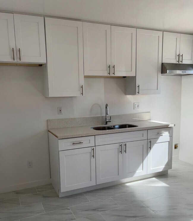 Building Photo - Beautiful Apartment in Panorama City