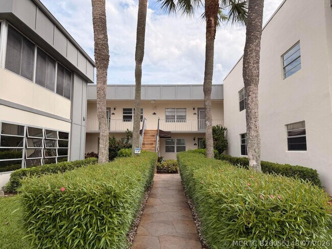Building Photo - 569 Normandy Ln
