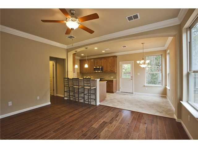 Building Photo - 807 E 47th St