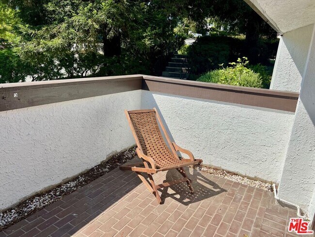 Building Photo - 1586 Palisades Dr