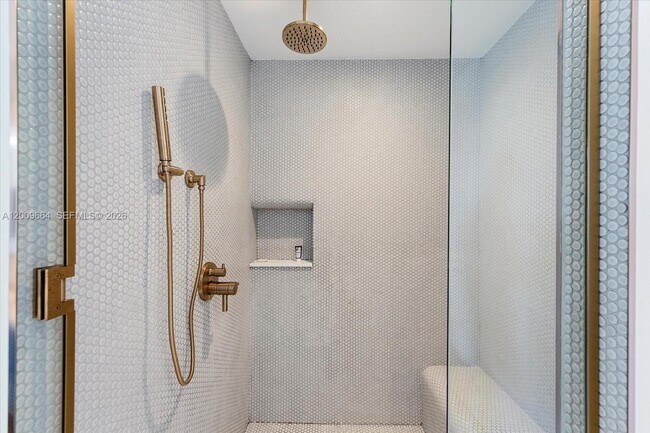 Building Photo - 2678 Tigertail Ave