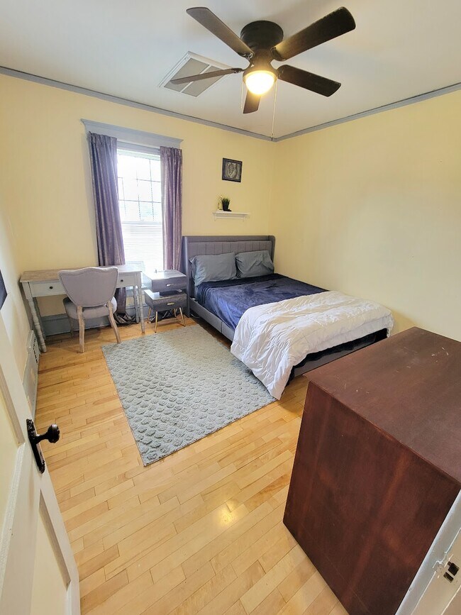 Bedroom 2 - 615 N Lawe St