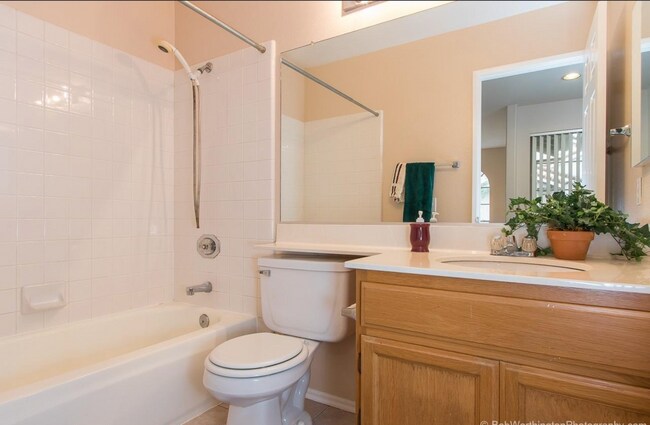 Building Photo - 10878 Creekbridge Pl