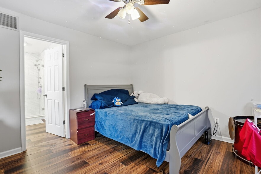 Building Photo - 244 Mathers Rd