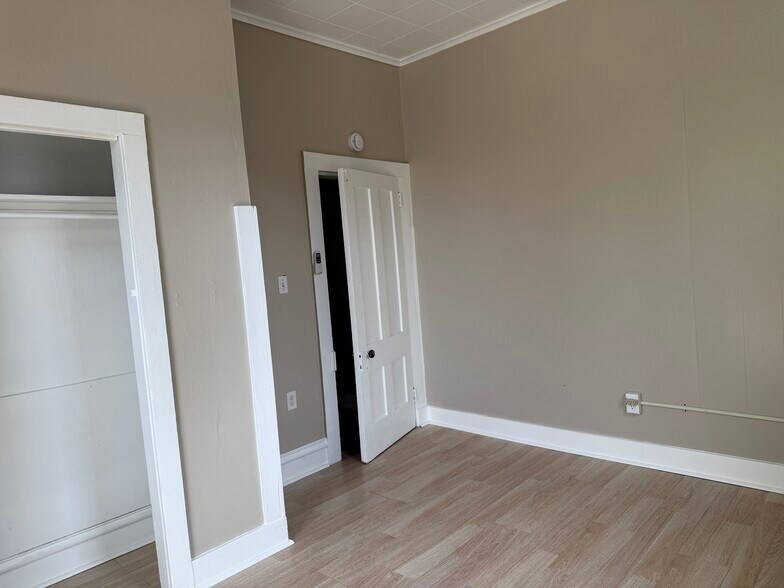 Building Photo - 262 Fond du Lac Ave