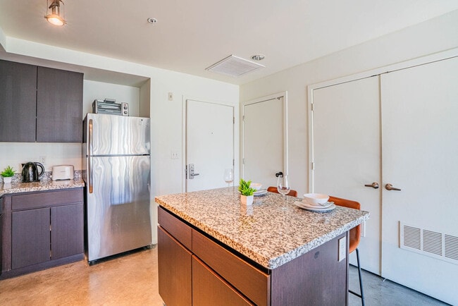 Building Photo - 914 N 4th St