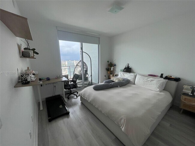 Building Photo - 90 SW 3rd St