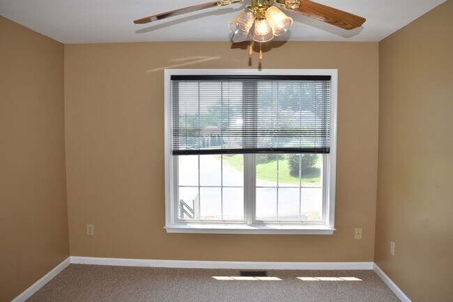 Building Photo - A Great South Stafford Location!