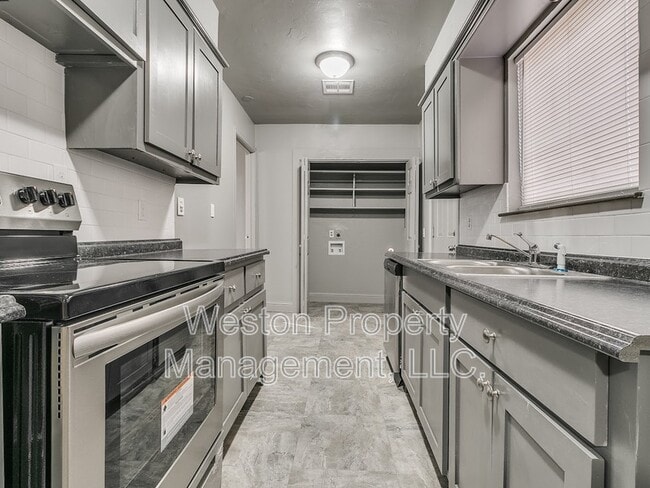 Building Photo - 2101 Westchester Dr