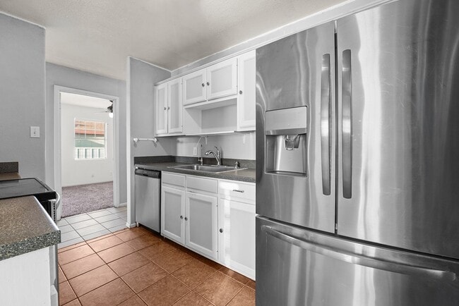 Building Photo - 1728 Linda Ave