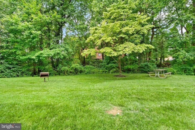 Building Photo - 7256 Glen Hollow Ct