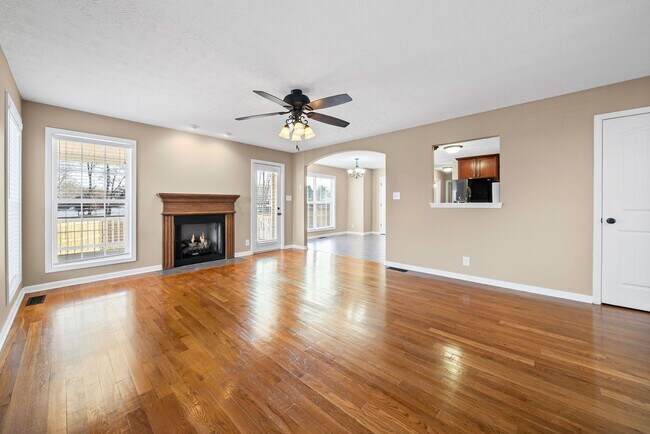 Building Photo - Pet Friendly Four Bedroom!