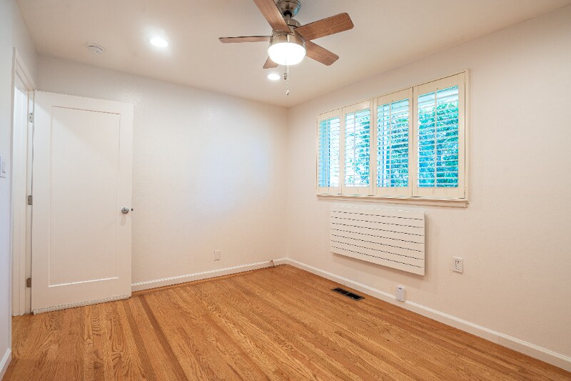 Building Photo - 3985 Royal Arch Dr