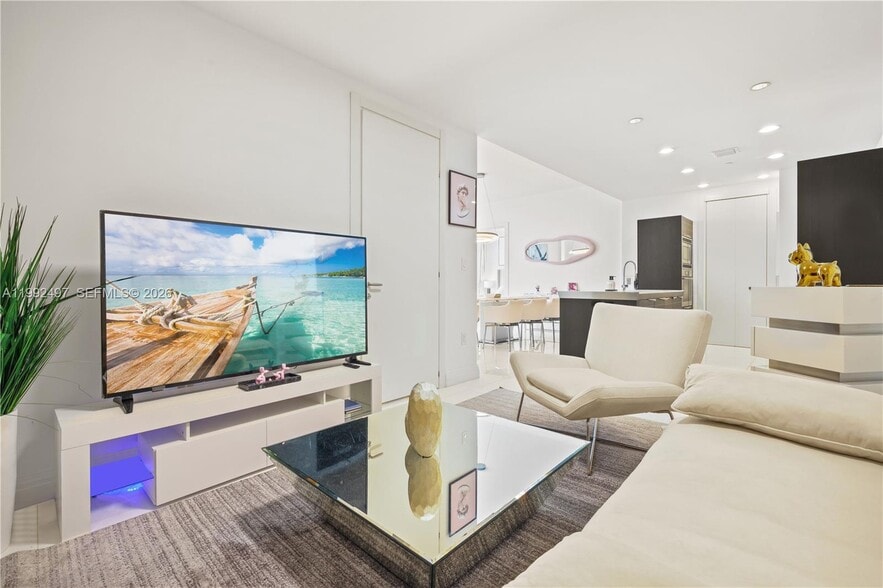 Building Photo - 200 Biscayne Boulevard Way