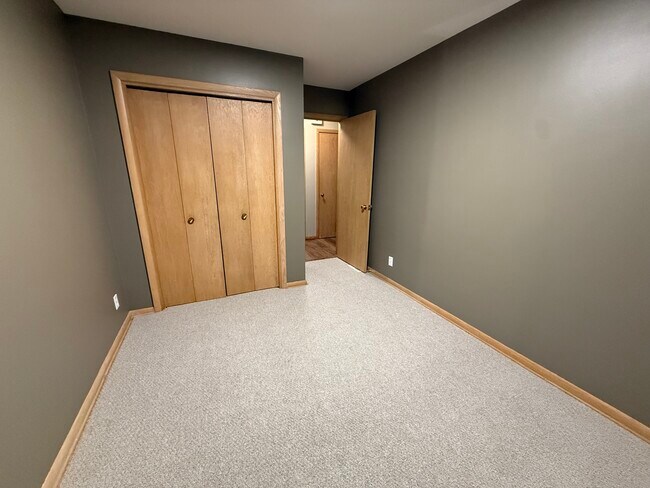 Building Photo - 7036 Willow Ln