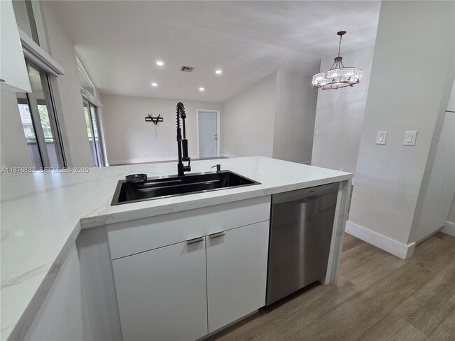 Building Photo - 15798 Woodgate Ct