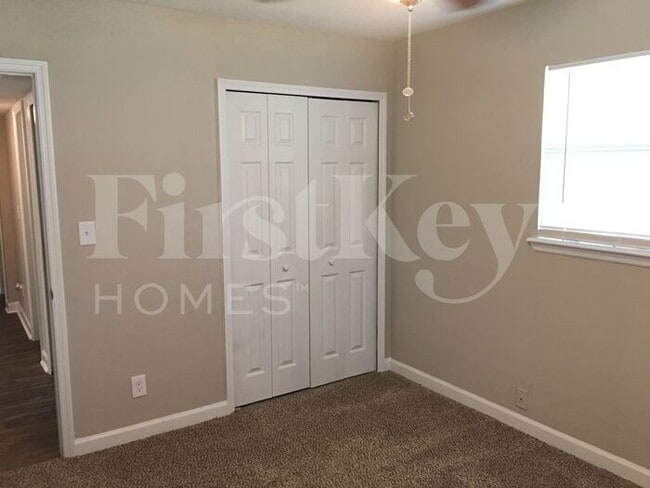 Building Photo - 4727 Ruckner Rd