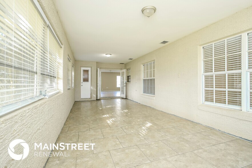 Building Photo - 725 Maderia Ct