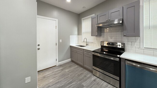 Building Photo - 50 Lithgow St