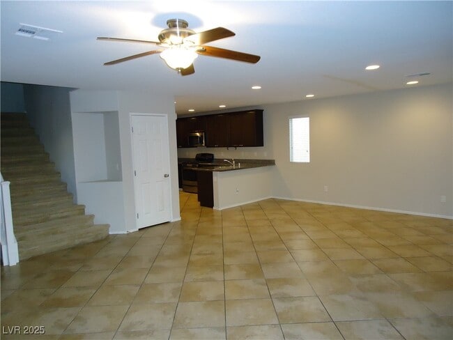 Building Photo - 8954 Fox Season Ave