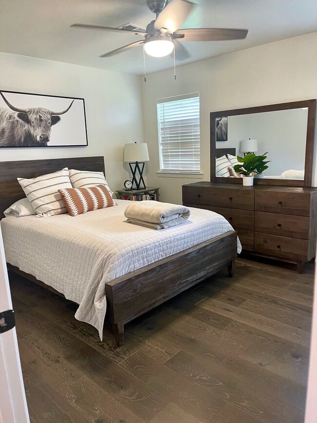 Building Photo - *** Near Domain * Stunning 4 Bedroom House...