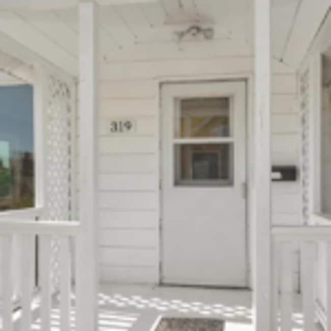 Building Photo - 319 N 22nd Ave W