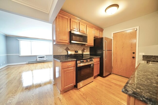 Building Photo - 5037 N East River Rd