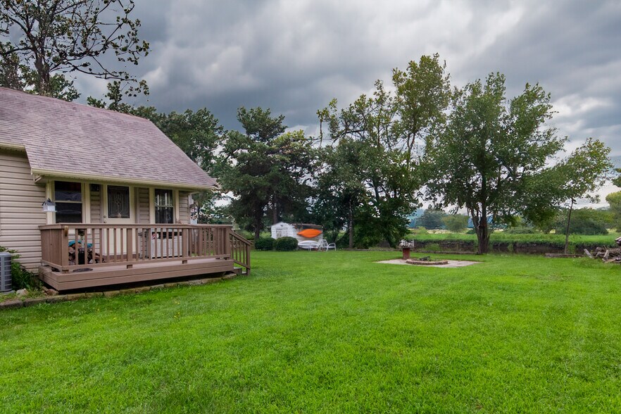 Building Photo - 7910 Shorewood Dr
