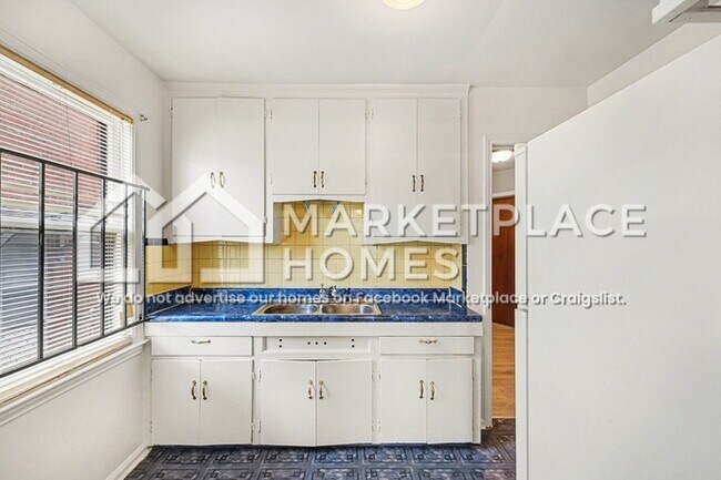 Building Photo - 9917 Sussex St