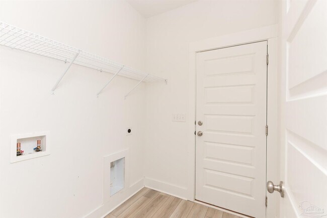 Building Photo - 1938 Westhill Dr