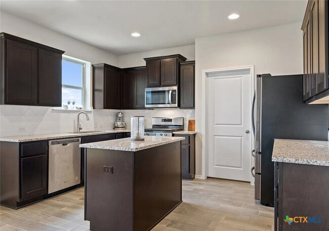 Building Photo - 134 Goldfinch Dr