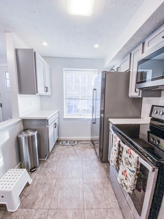 Building Photo - 13957 Palmer House Way