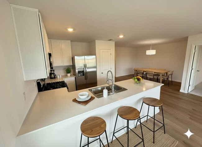 Building Photo - Four Bedroom/Two Bath - Summerdale