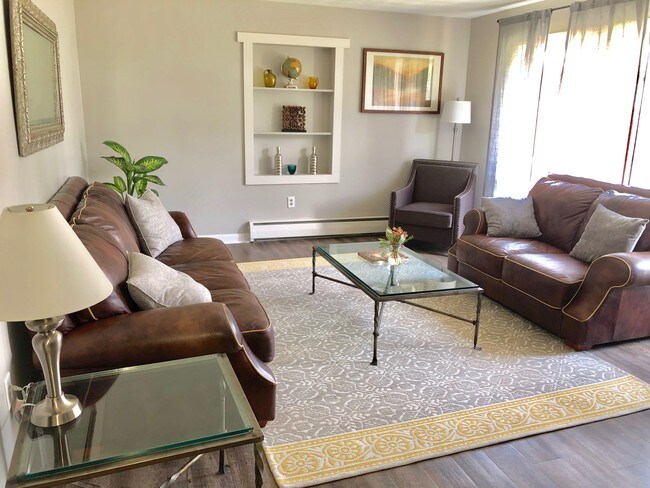 Living room - 1380 Sand Hill Rd