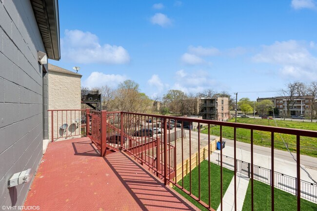 Building Photo - 5000 S Prairie Ave