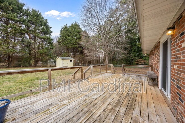 Building Photo - 2616 Redbud Dr