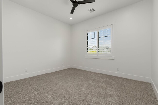 Building Photo - Beautiful 5 bed | 4 Bath | 3 Car Garage