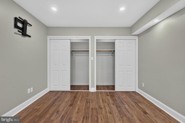 Building Photo - 6443 Walters Woods Dr
