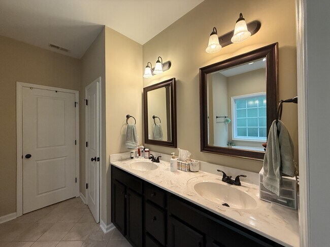 Building Photo - 302 Toto Ct