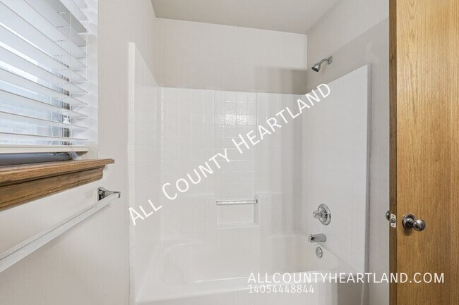 Building Photo - 2728 SE 93rd St