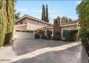 Building Photo - 1885 Fallview Rd