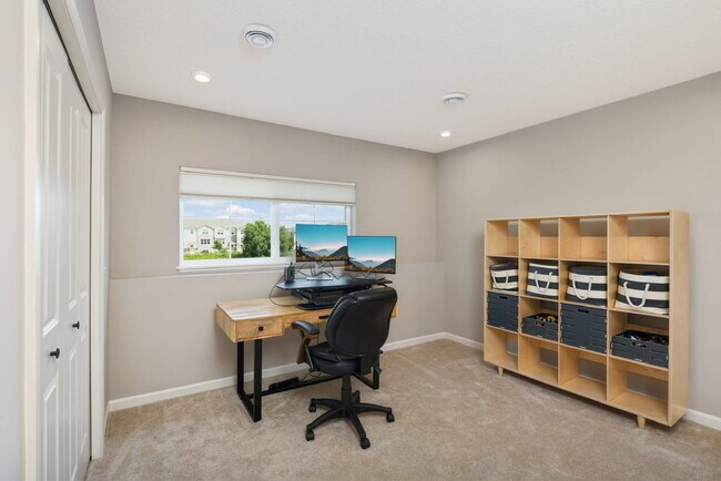 Building Photo - 848 Roselyn Dr